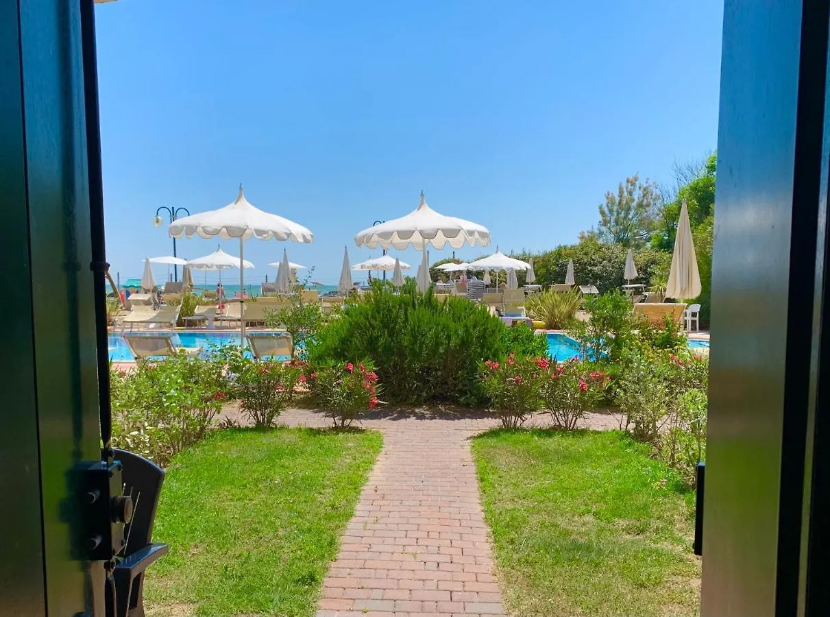 קוואלינו-טראפורטי Eurobeach Residence 3*,