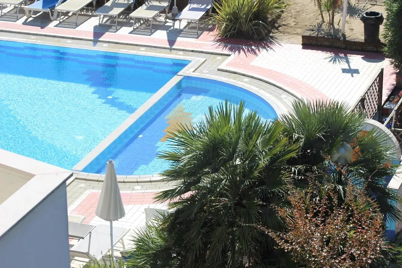 *** מלון דירות קוואלינו-טראפורטי Eurobeach Residence איטליה